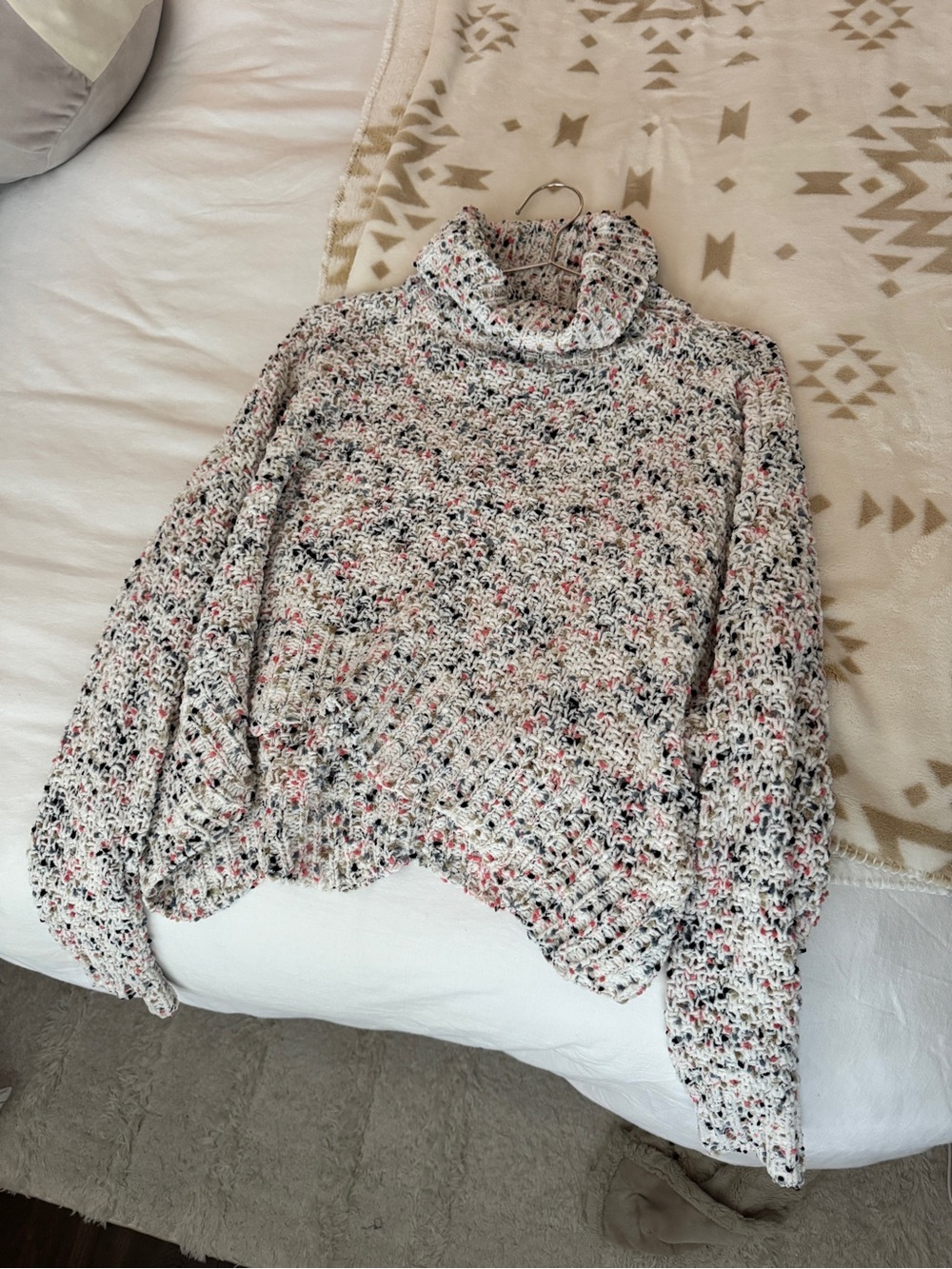 moon & madison Speckled Cream Turtleneck Sweater Size L